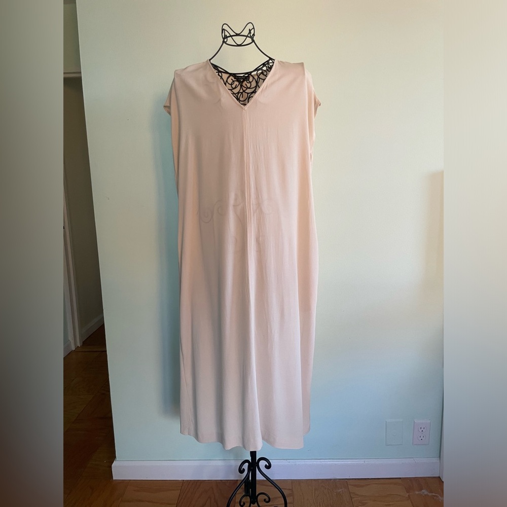 Eileen Fisher v neck short sleeves maxi dress in light gray with inseam pockets